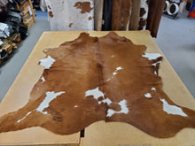 HS042400 Load image into Gallery viewer, Natural Hair On Cowhide Rugs - Buckskin Leather Co.