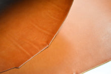 Load image into Gallery viewer, English Bridle Chestnut Cowhide 10–12 oz - Buckskin Leather Co.

